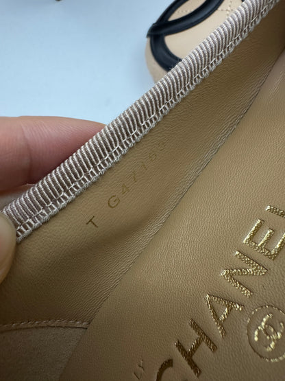 CHANEL Cambon Ballet Flats 杏拼黑 Beige