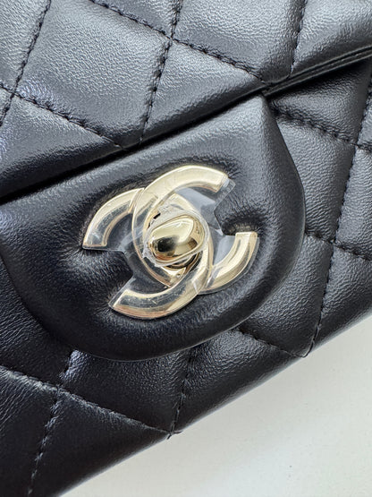 CHANEL Mini CF Handle 黑色羊皮淺金扣 Black Lambskin with GHE