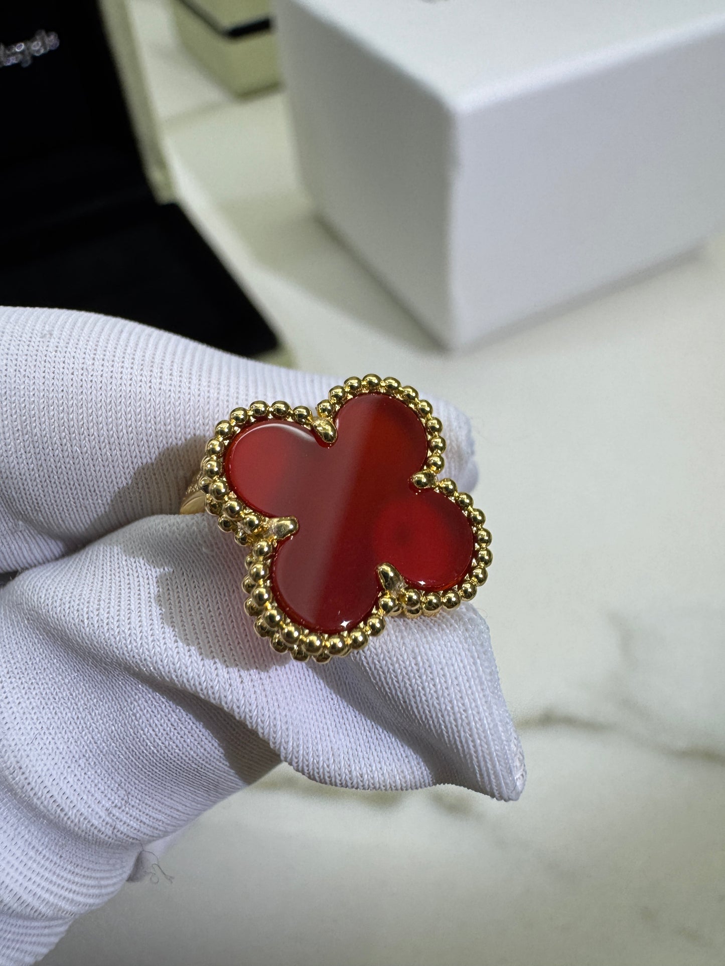 VCA Vintage Alhambra Earrings 紅玉髓