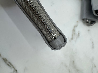 CHANEL 22 Bag Medium 23C淺灰色銀扣