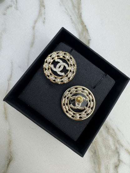 CHANEL 24B 圓形鏤空水鑽耳環