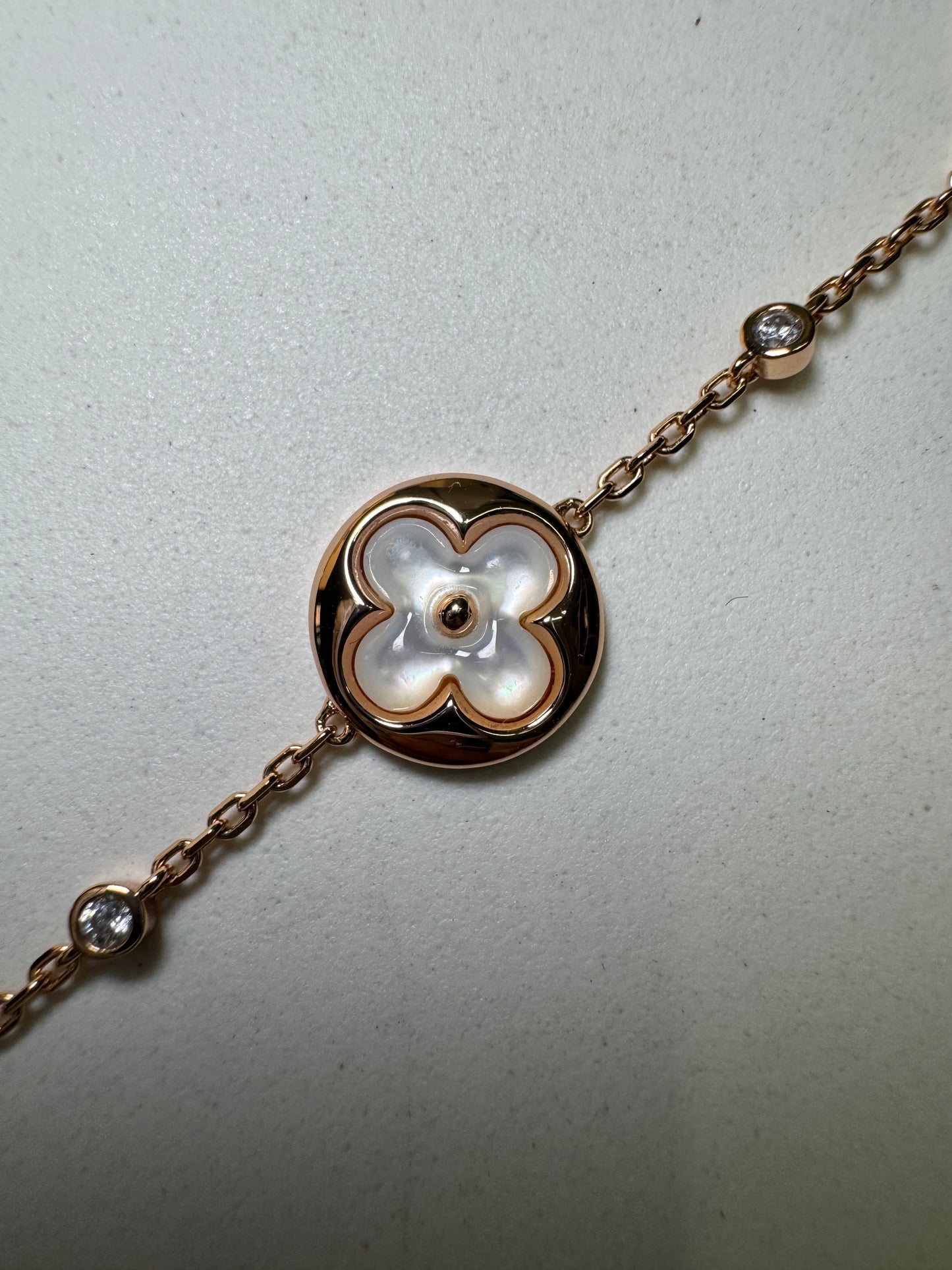 LV Flower Blossom 玫瑰金白貝母 手鏈