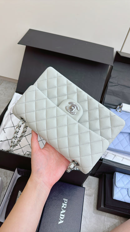 CHANEL CF23 淺灰藍色 魚子醬牛皮 銀扣
