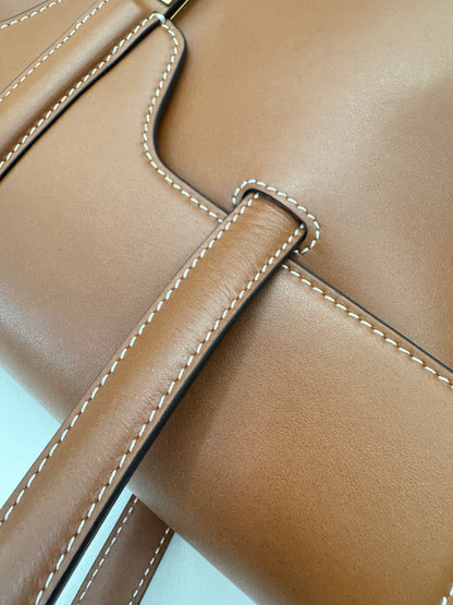 CELINE Soft 16 Medium 棕色