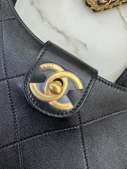 CHANEL 25P Hobo Small