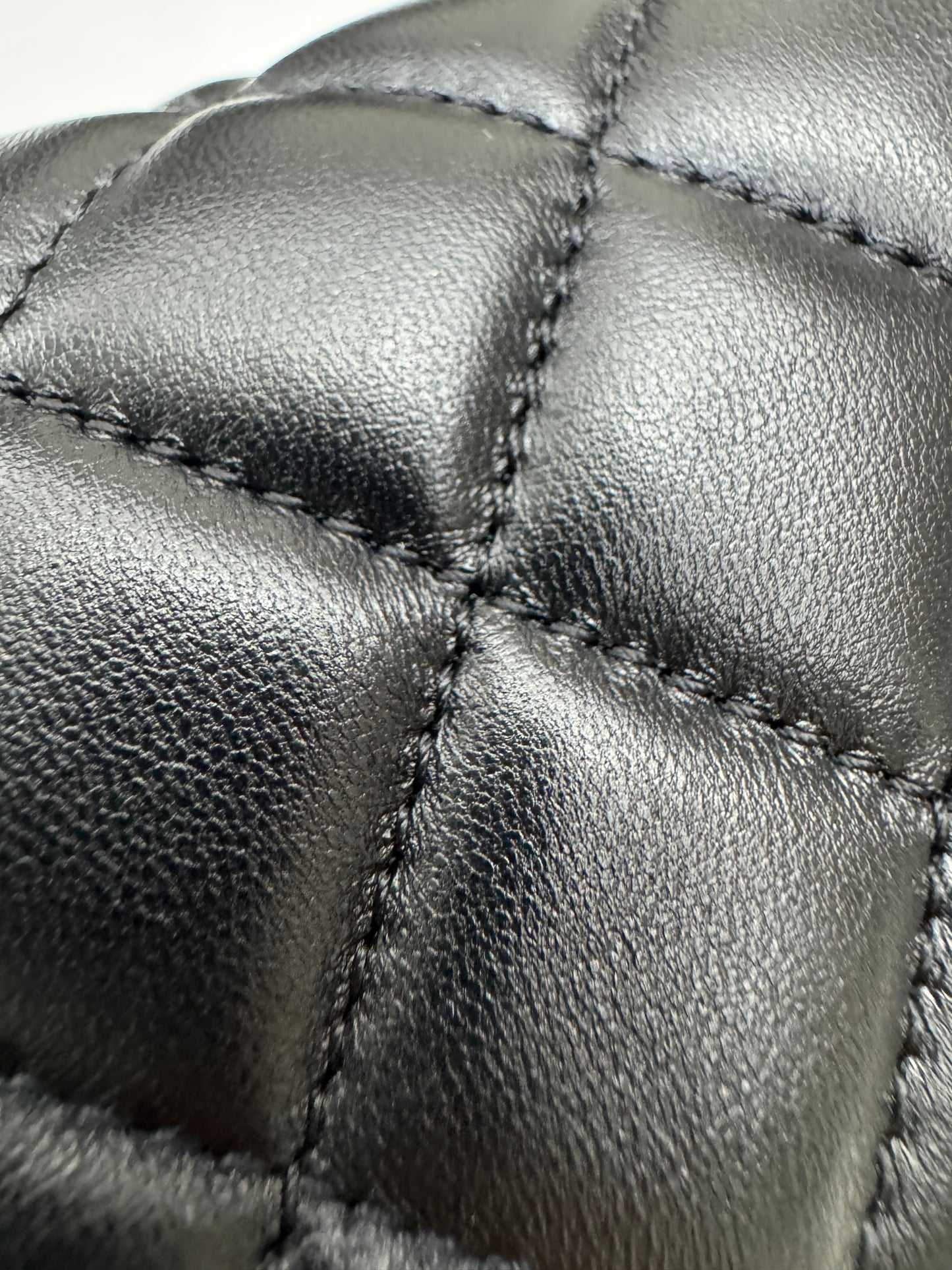 CHANEL 25K亮面淺金球 Mini CF20 Pearl Crush
