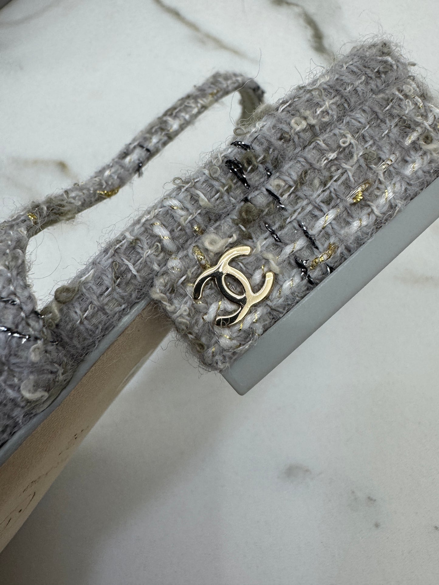 CHANEL 25B 灰白色金絲線Tweed Slingback