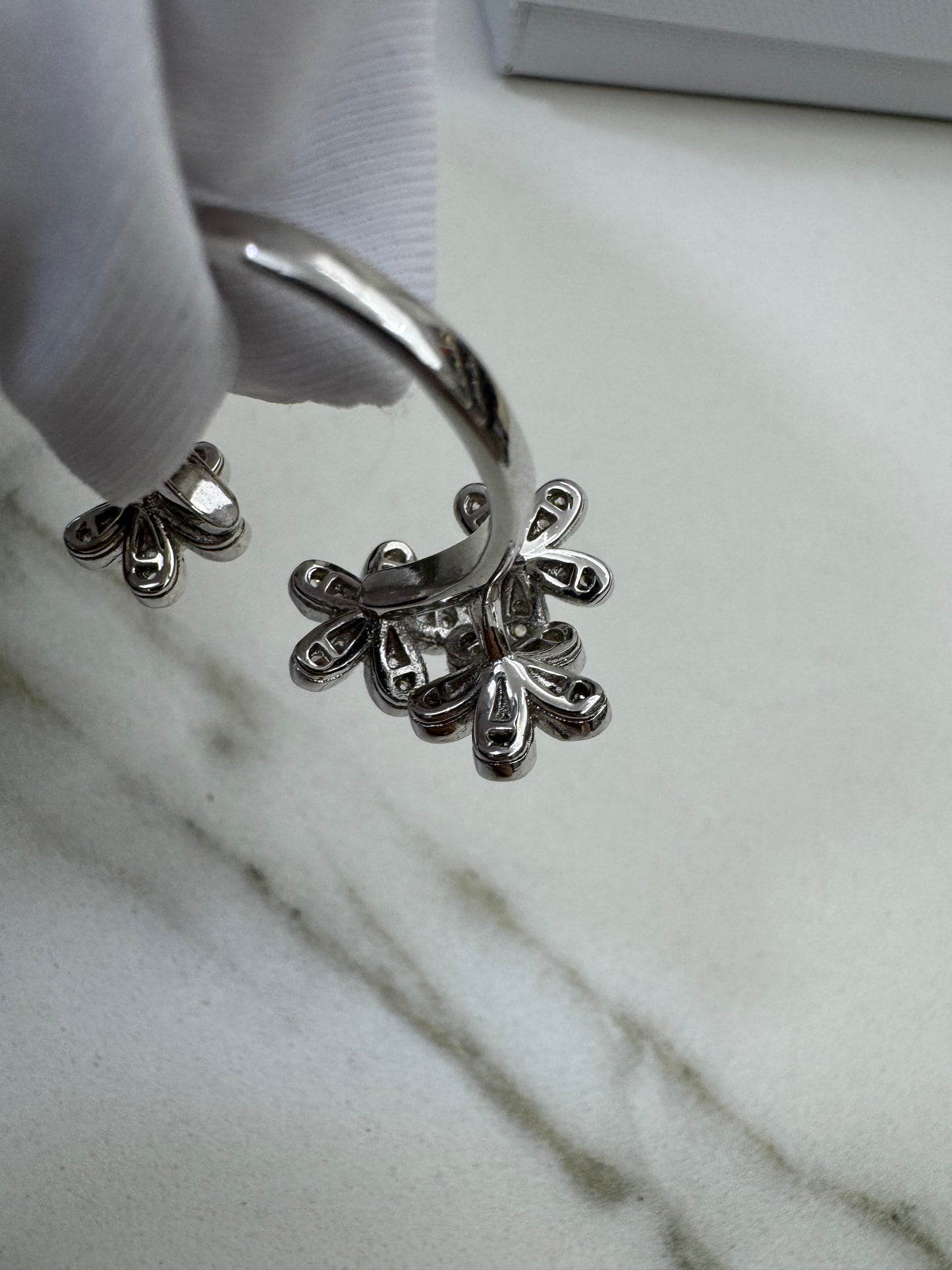 VCA Socrate Between The Finger 指間戒