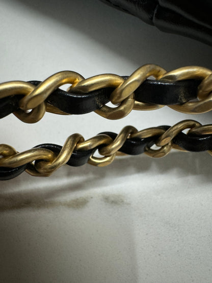 CHANEL 22 Backpack 黑金