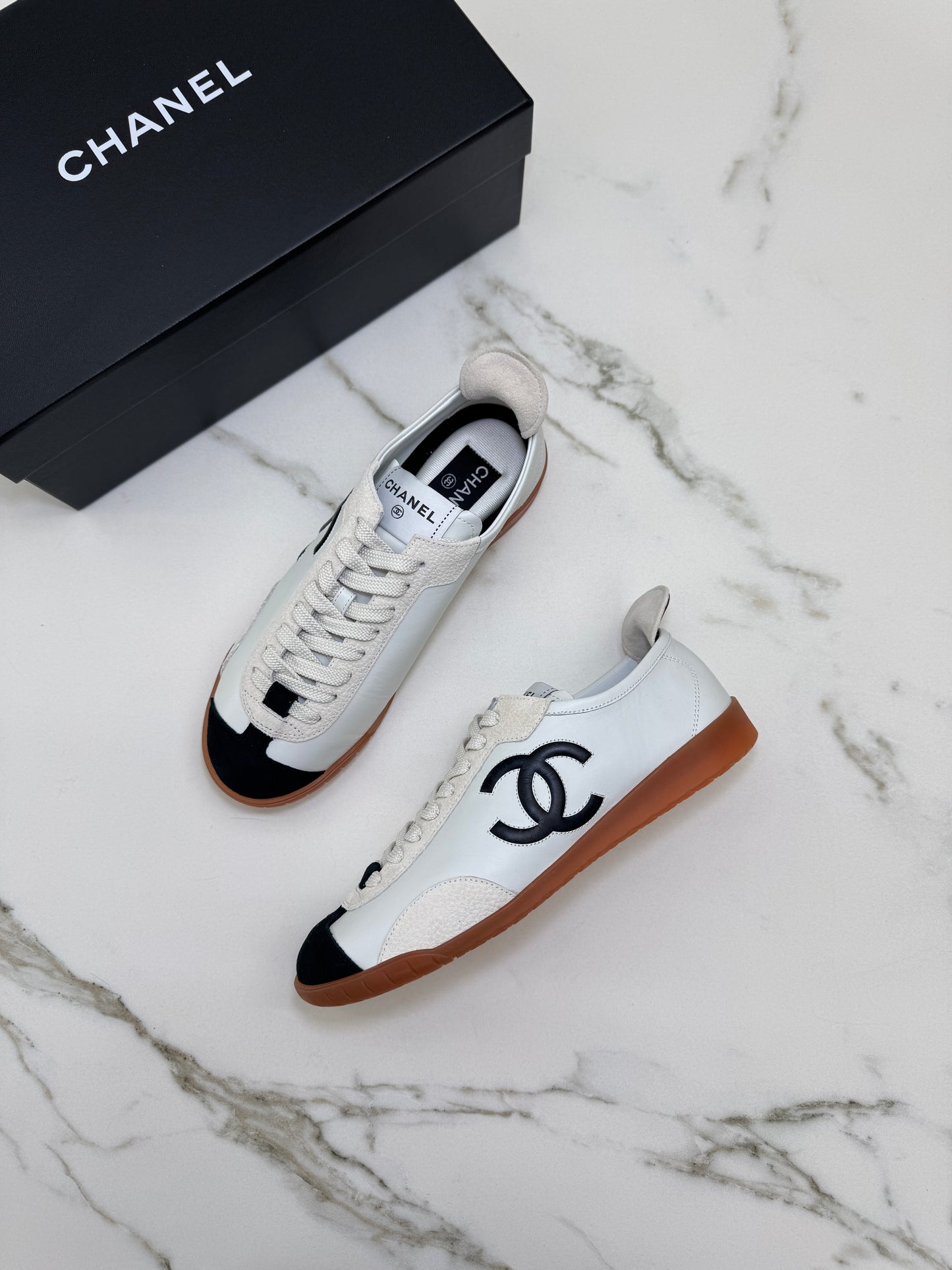 CHANEL 26P 熊貓德訓鞋