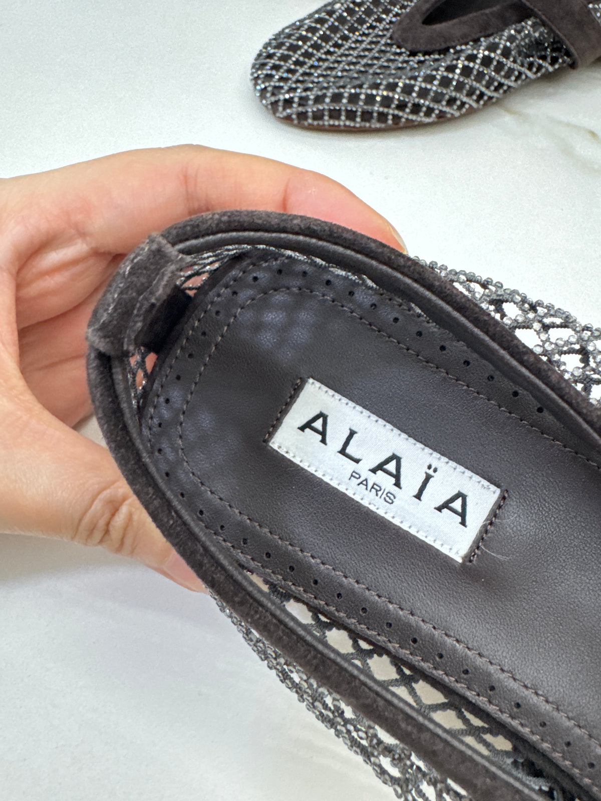 ALAIA 水鑽魚網鞋 深棕色￼