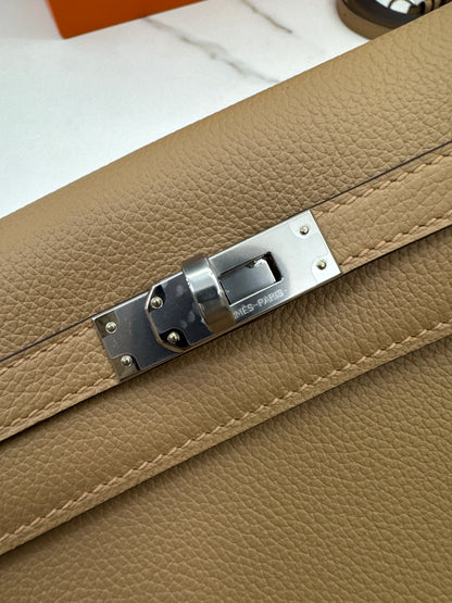 HERMES Kelly Danse 奶茶色銀扣 Chai Evercolor PHW