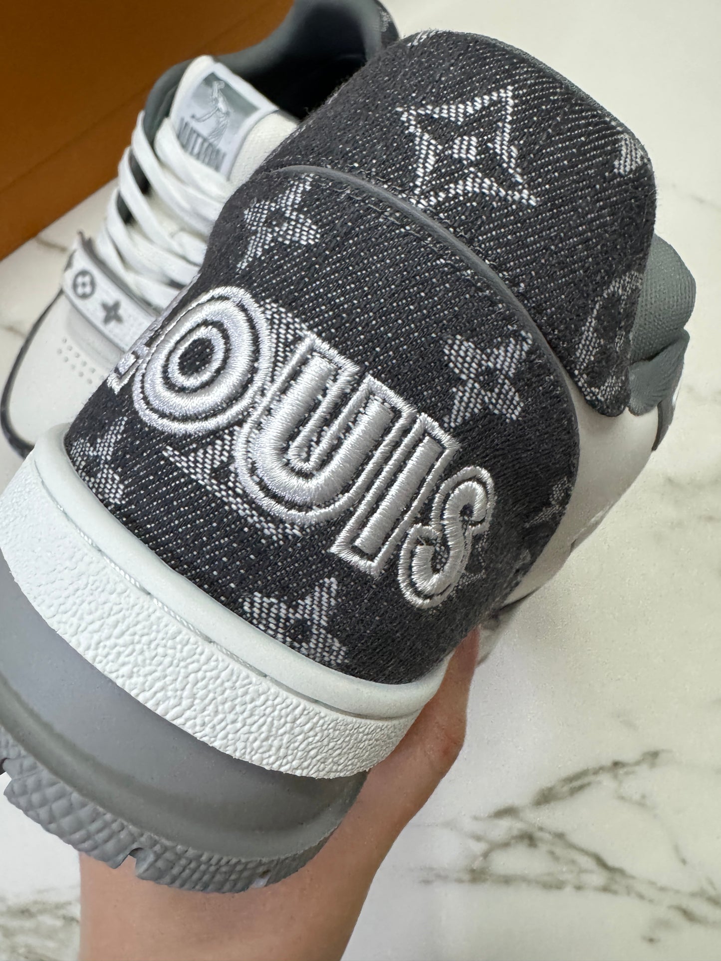 LV Trainer 25年灰牛仔