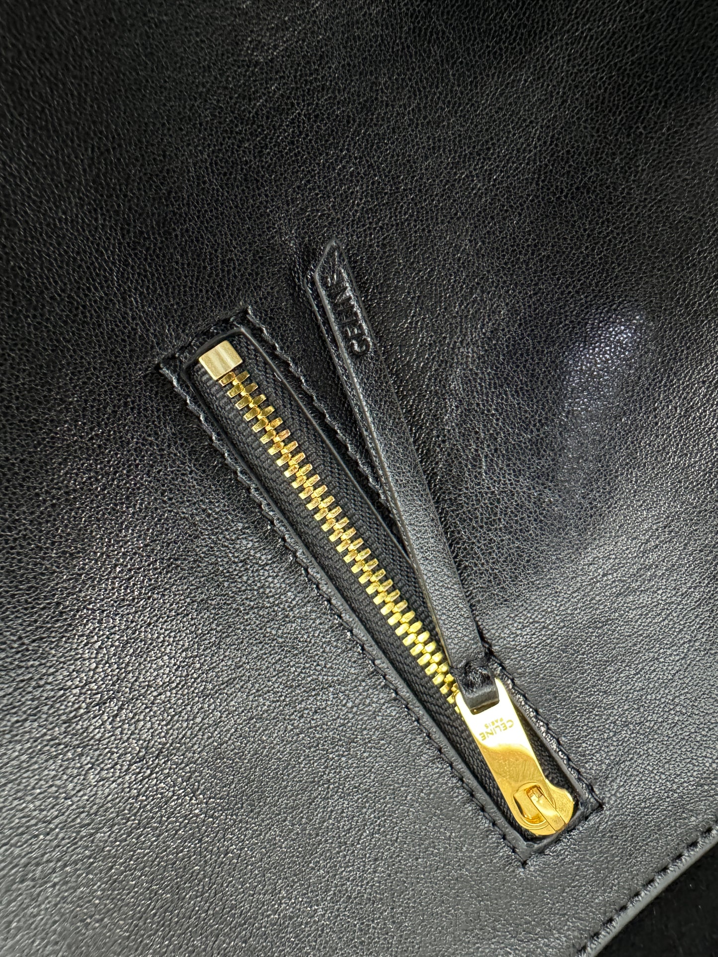 CELINE Soft Triomphe Half Moon 黑色