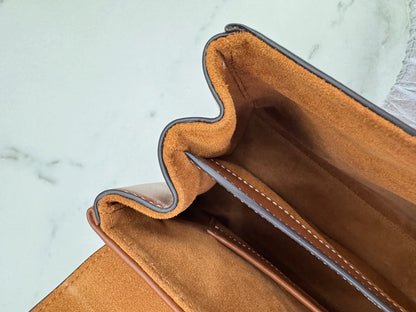 CELINE Soft 16 Medium 棕色
