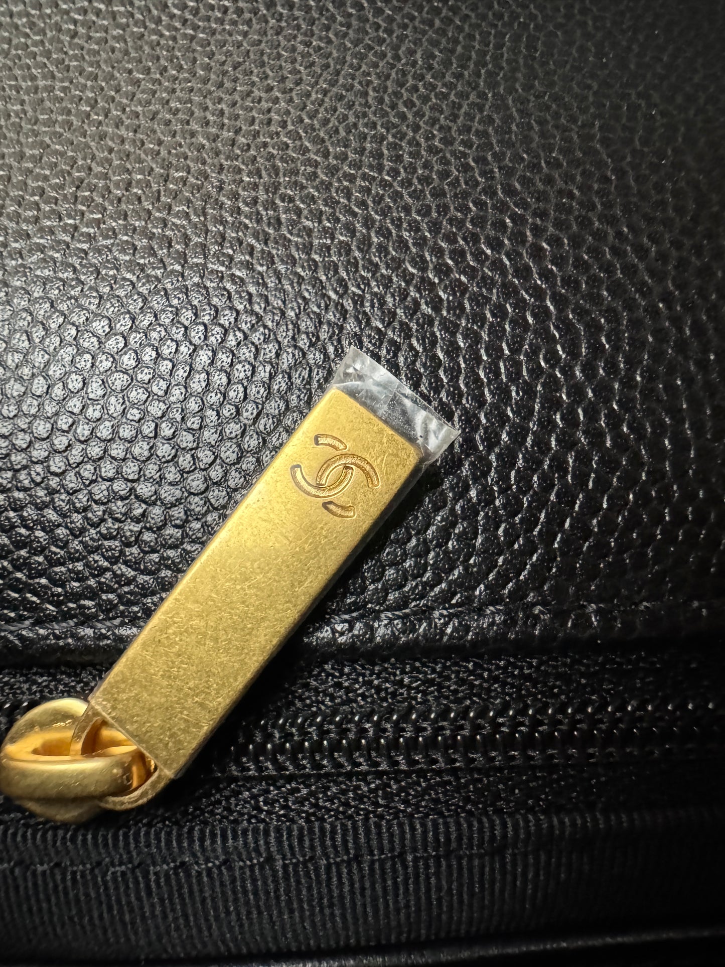 CHANEL 25B 四葉草郵差背包