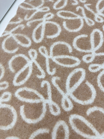 LOEWE 羊駝毛雙面Scarf 奶茶色