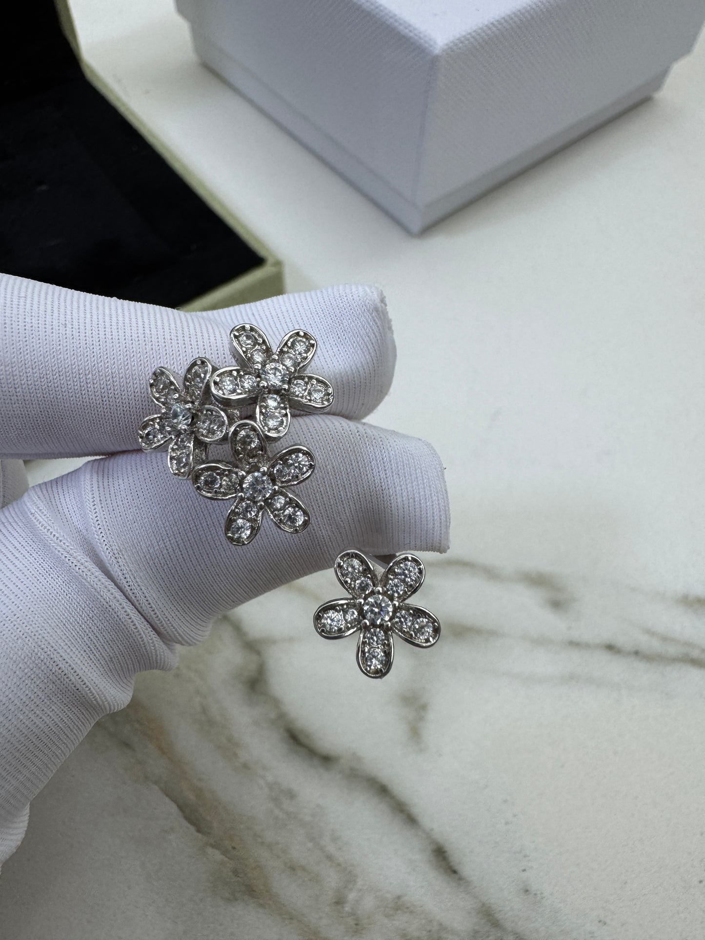 VCA Socrate Between The Finger 指間戒