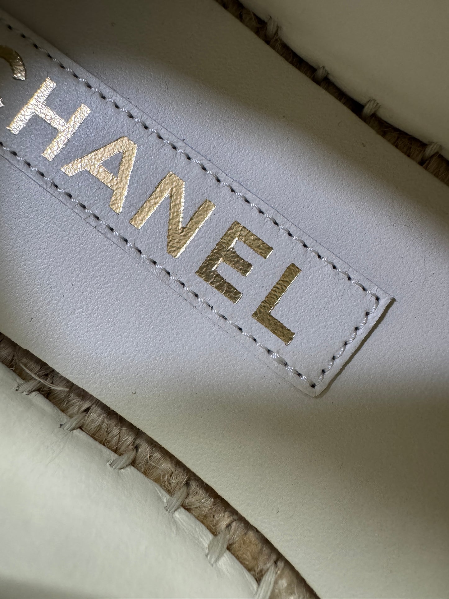 CHANEL 淺杏色軟呢漁夫鞋