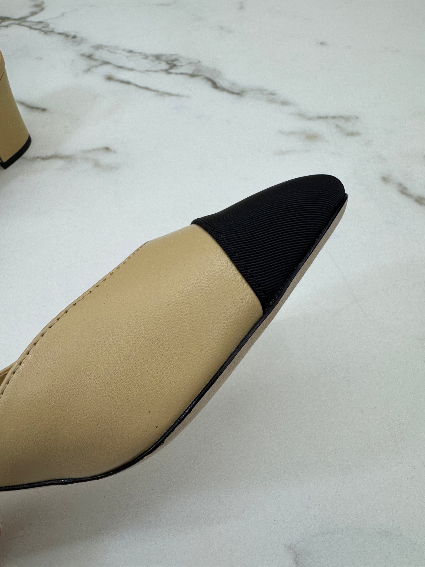 CHANEL Slingback 6.5cm 杏拼黑