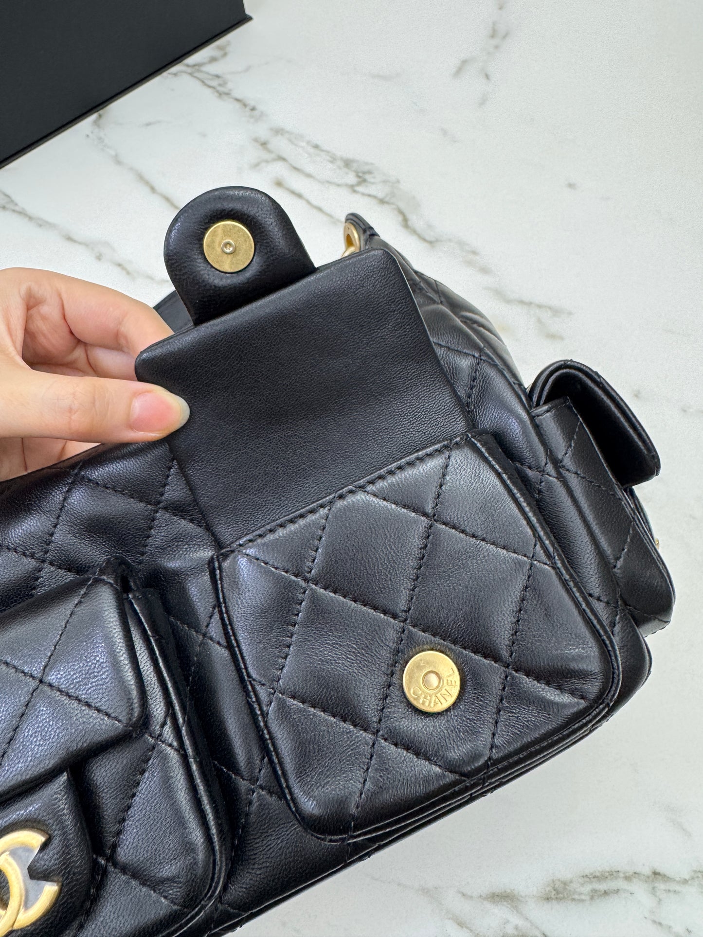 CHANEL 25C 多口袋Hobo 黑色