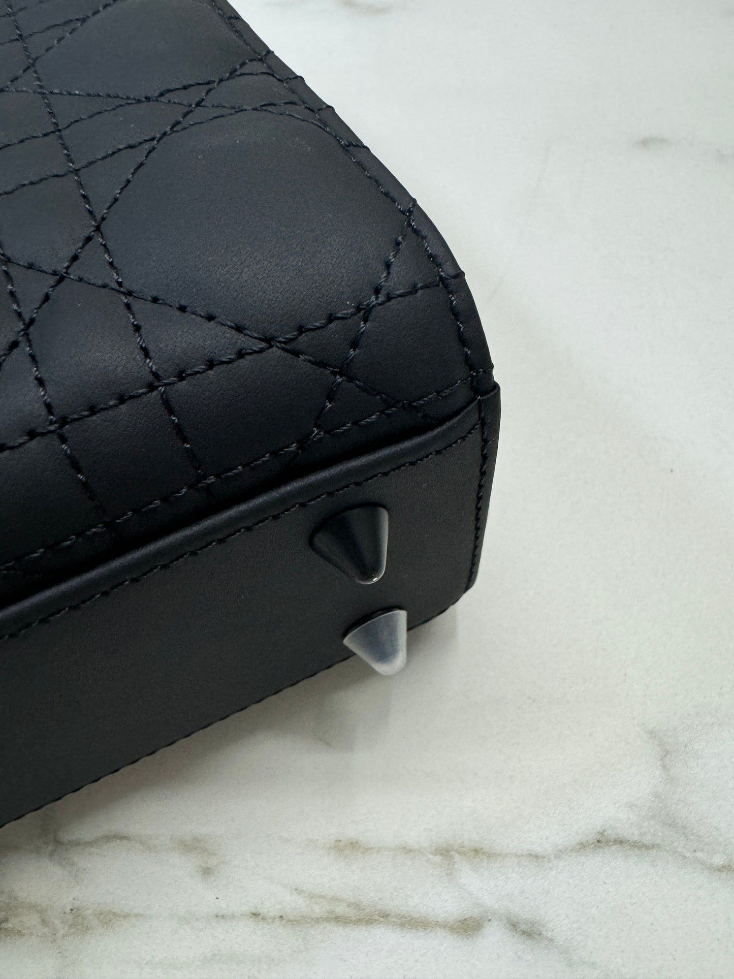 DIOR Lady 4格 磨砂黑 Small
