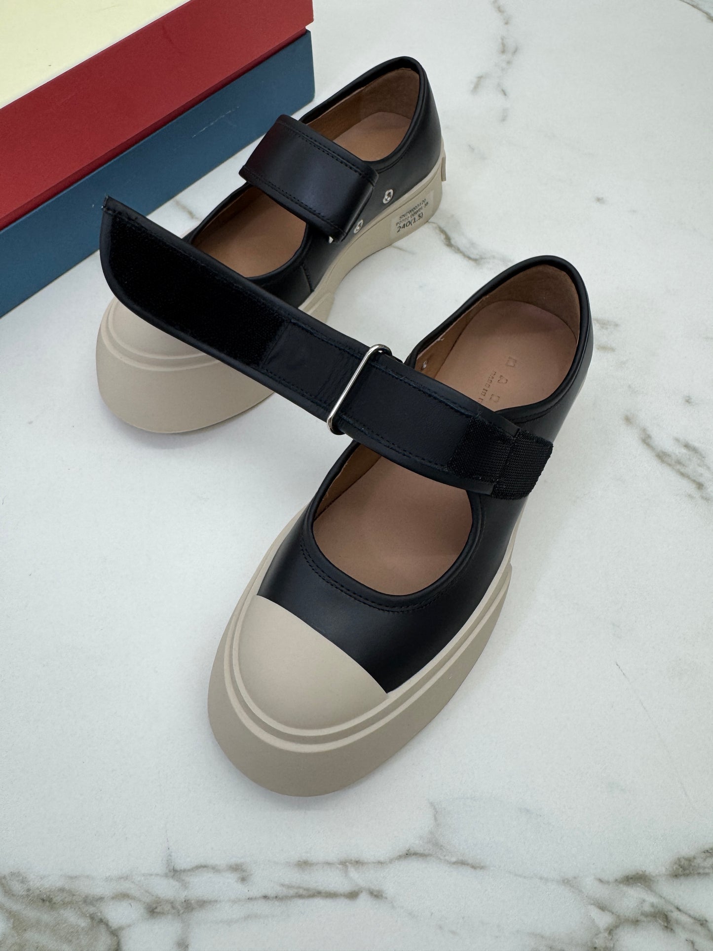 MARNI 大頭瑪麗珍 黑色皮款