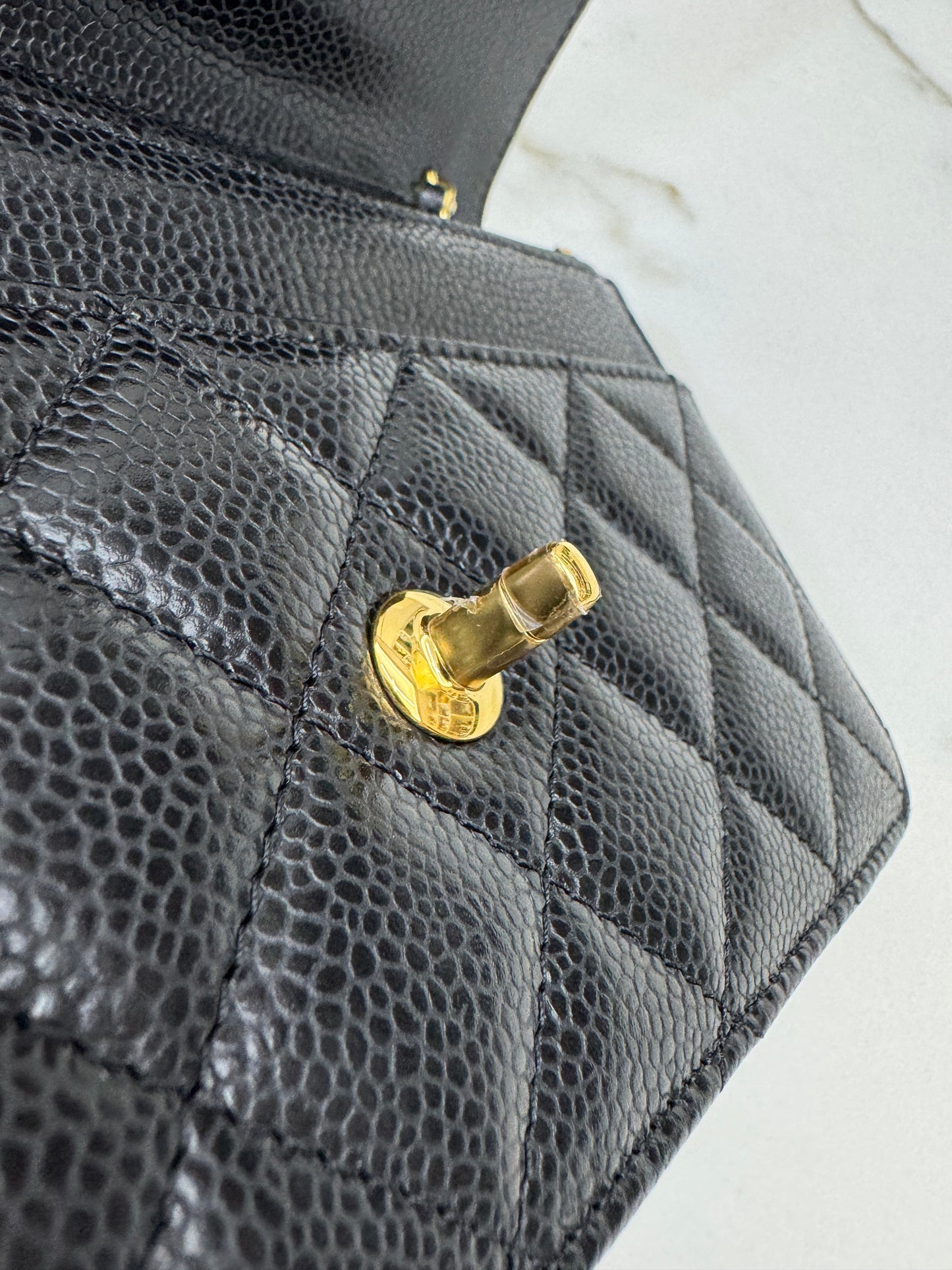 CHANEL Wallet On Chain 黑金牛 新版旋轉扣woc