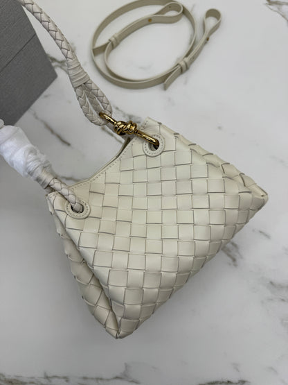 BV Parachute Small 海鹽白 Sea Salt