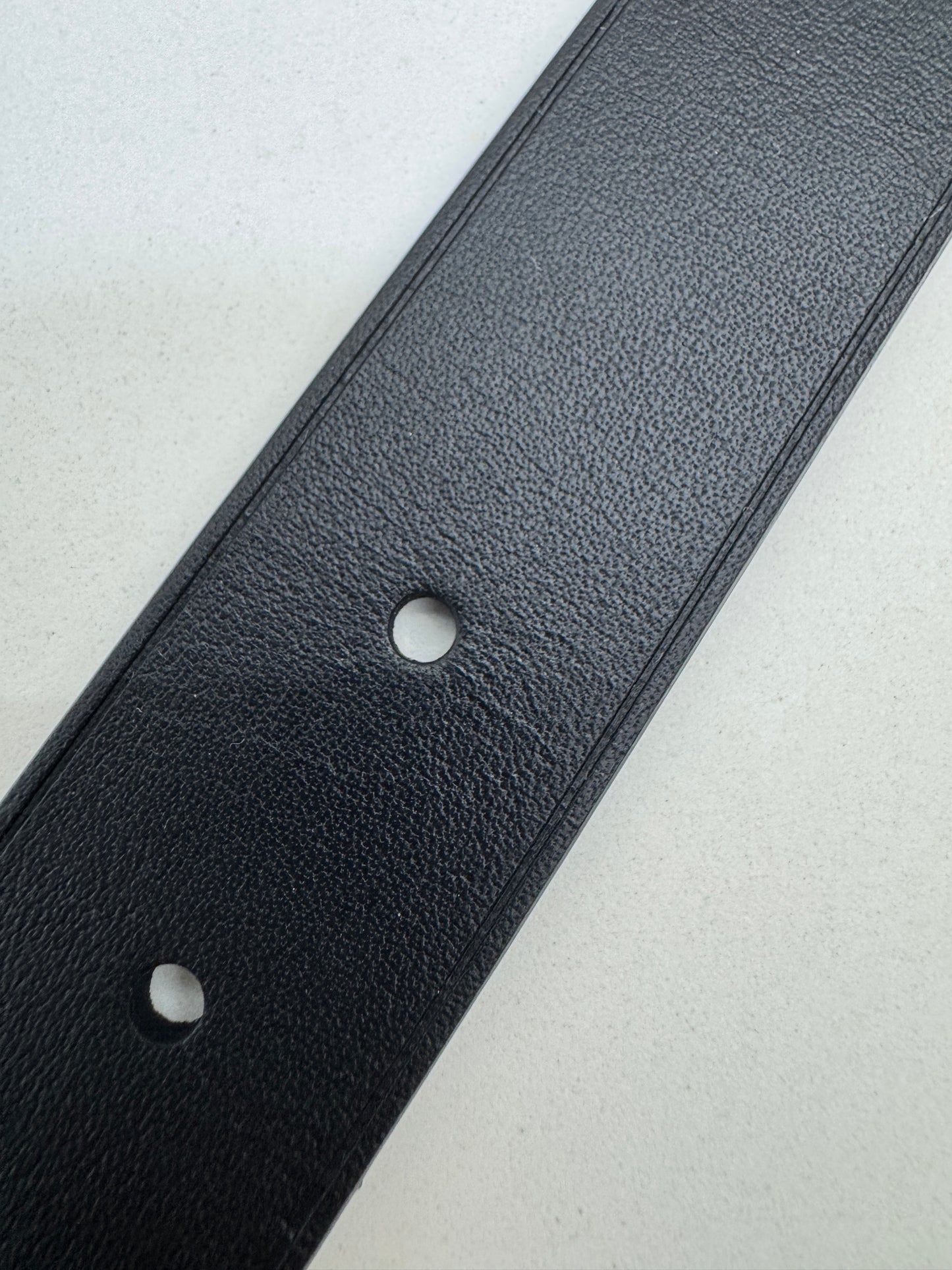 MIU MIU 鏤空扣皮帶