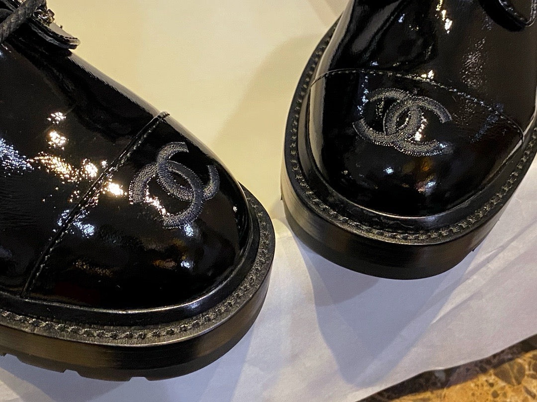 CHANEL 亮面皺牛皮 菱格馬丁靴 大logo