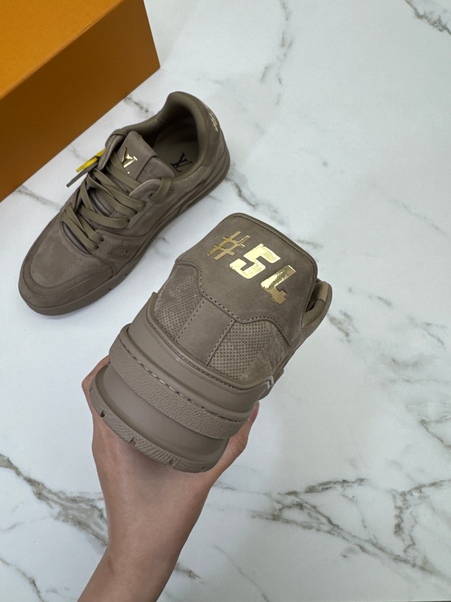 LV Trainer 大象灰 1AH618