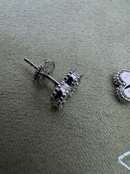 VCA Sweet Alhambra Earrings 白金色白貝母耳環