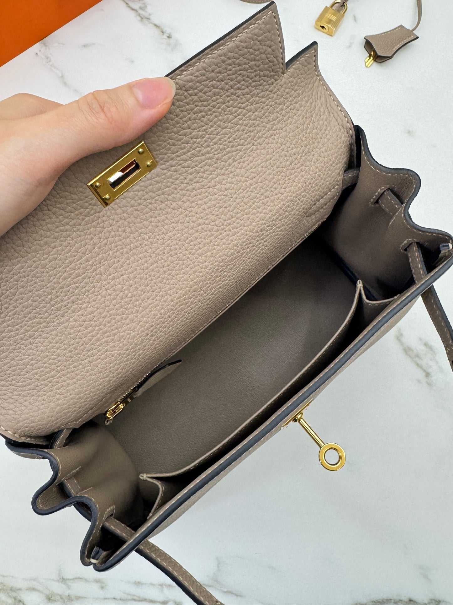 HERMES Kelly 25 斑鳩灰金扣 內縫 Togo 81 Gris Tourterelle GHW