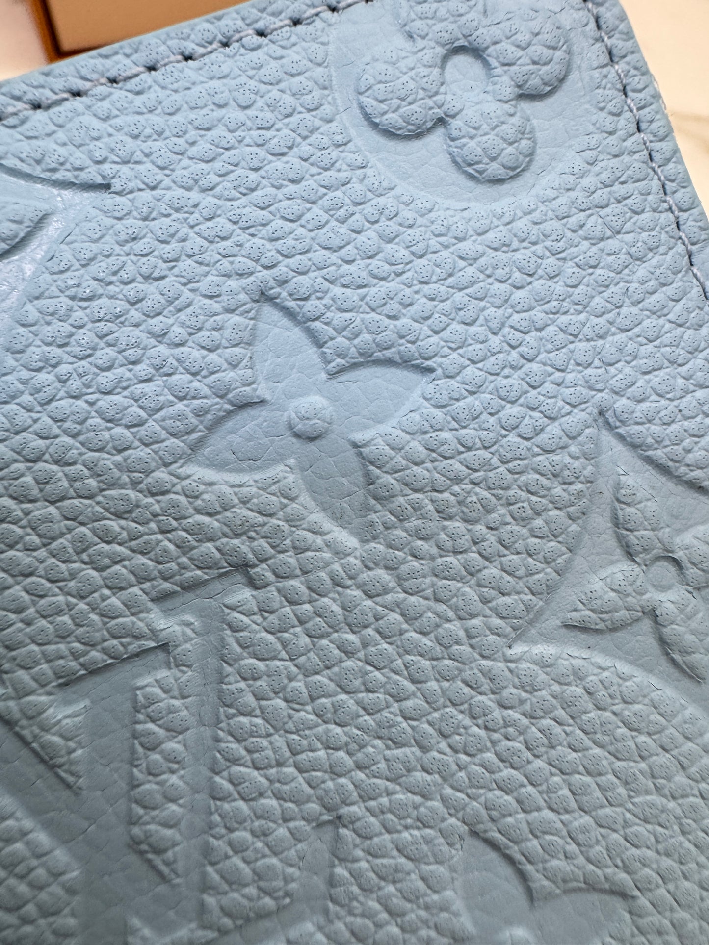 LV L型小錢包 粉藍色全皮壓花 M27669