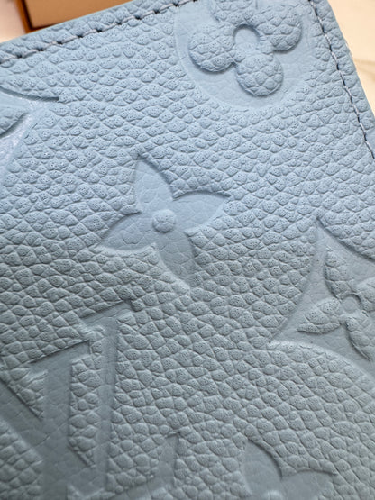 LV L型小錢包 粉藍色全皮壓花 M27669