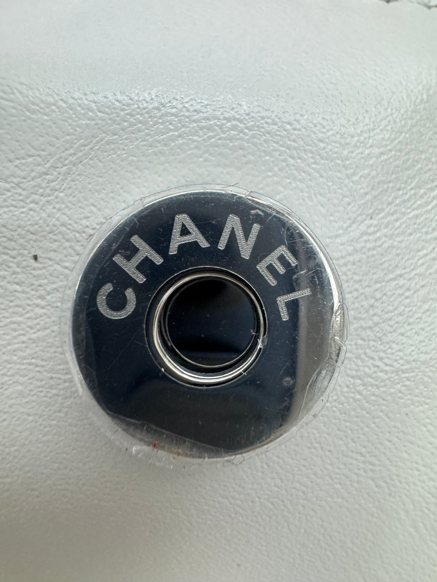 CHANEL 22Bag Medium 白色黑線