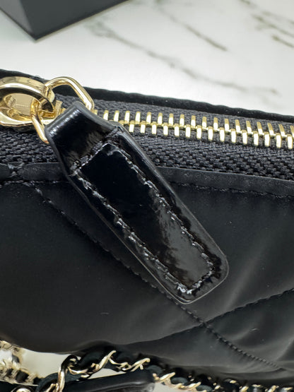 CHANEL 25N Coco Neige 滑雪系列 絲絨尼龍 半月Hobo