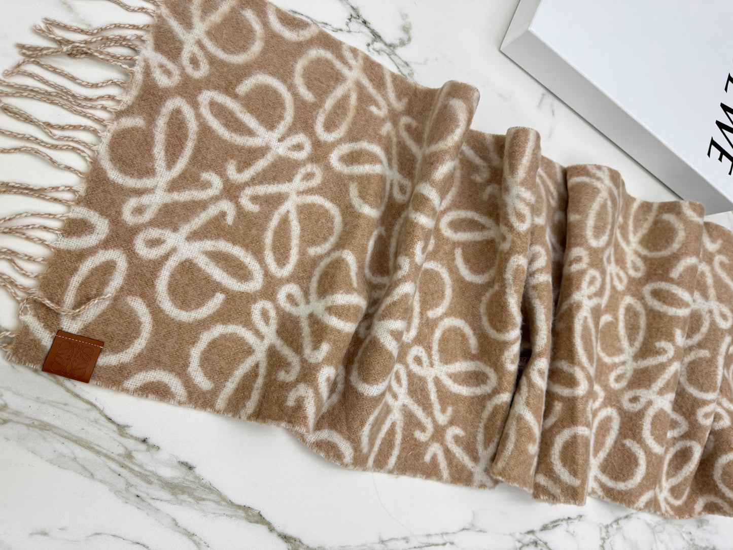 LOEWE 羊駝毛雙面Scarf 奶茶色