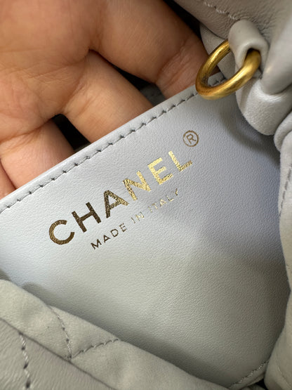 CHANEL Mini 22 Bag 25P淺灰色 新版磁吸扣