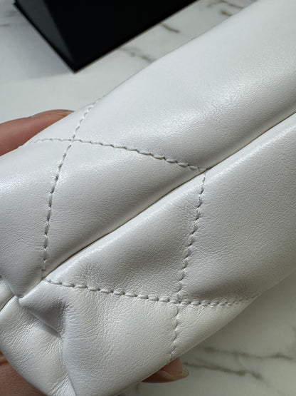 CHANEL Mini 22 Bag 白金