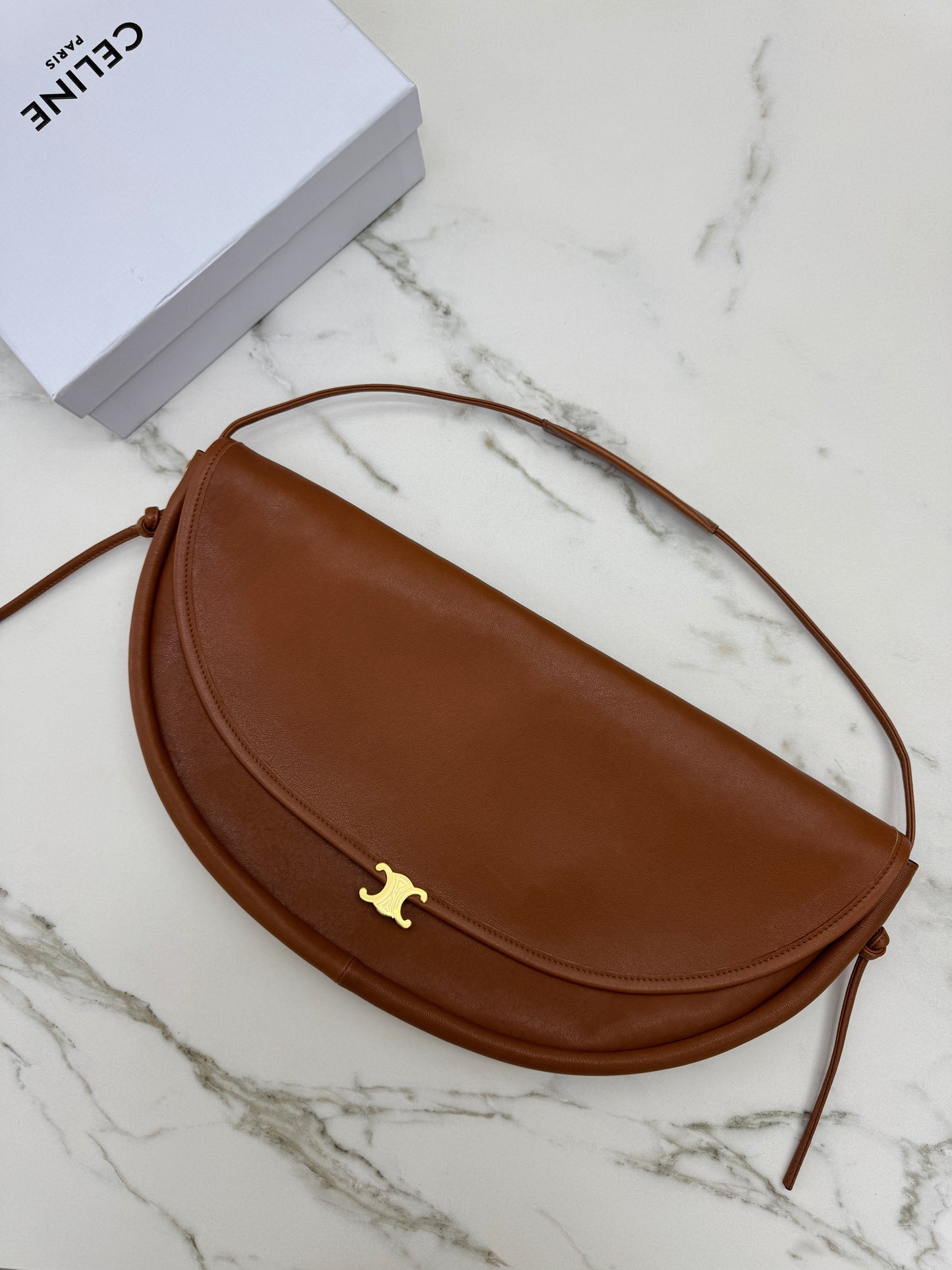 CELINE Soft Triomphe Half Moon 焦糖棕