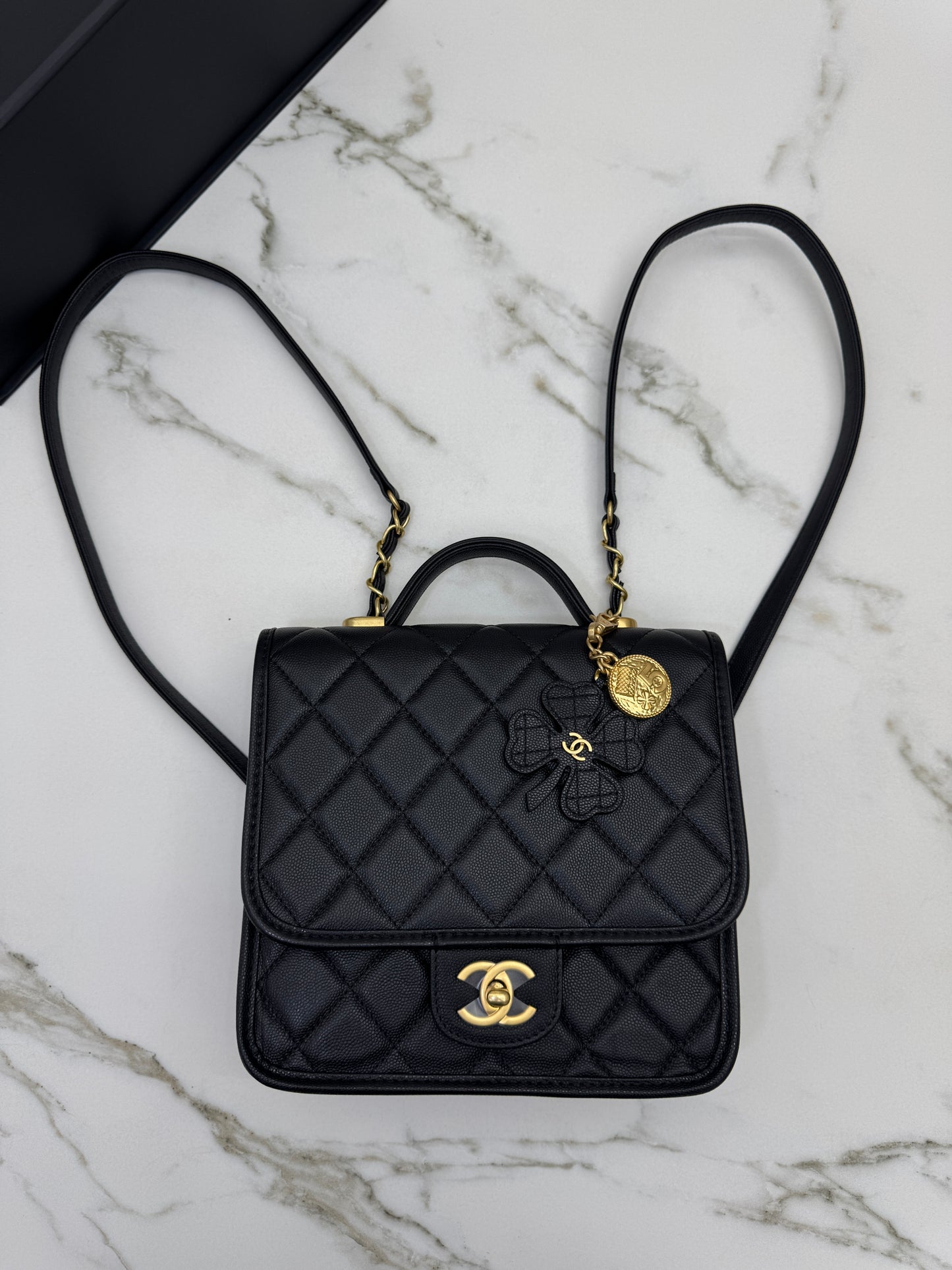CHANEL 25B 四葉草郵差背包