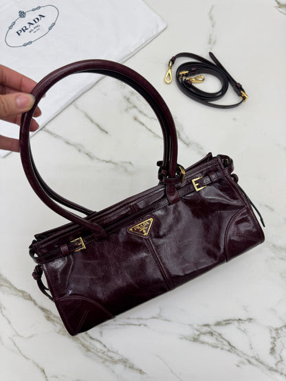 PRADA Bonnie Medium 酒紅油臘皮