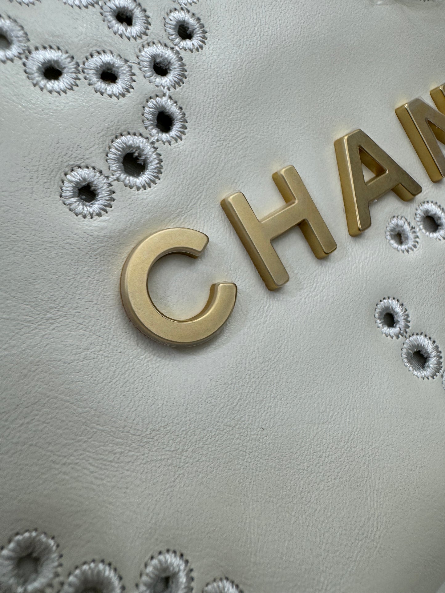 CHANEL 22Bag Mini 鏤空Logo