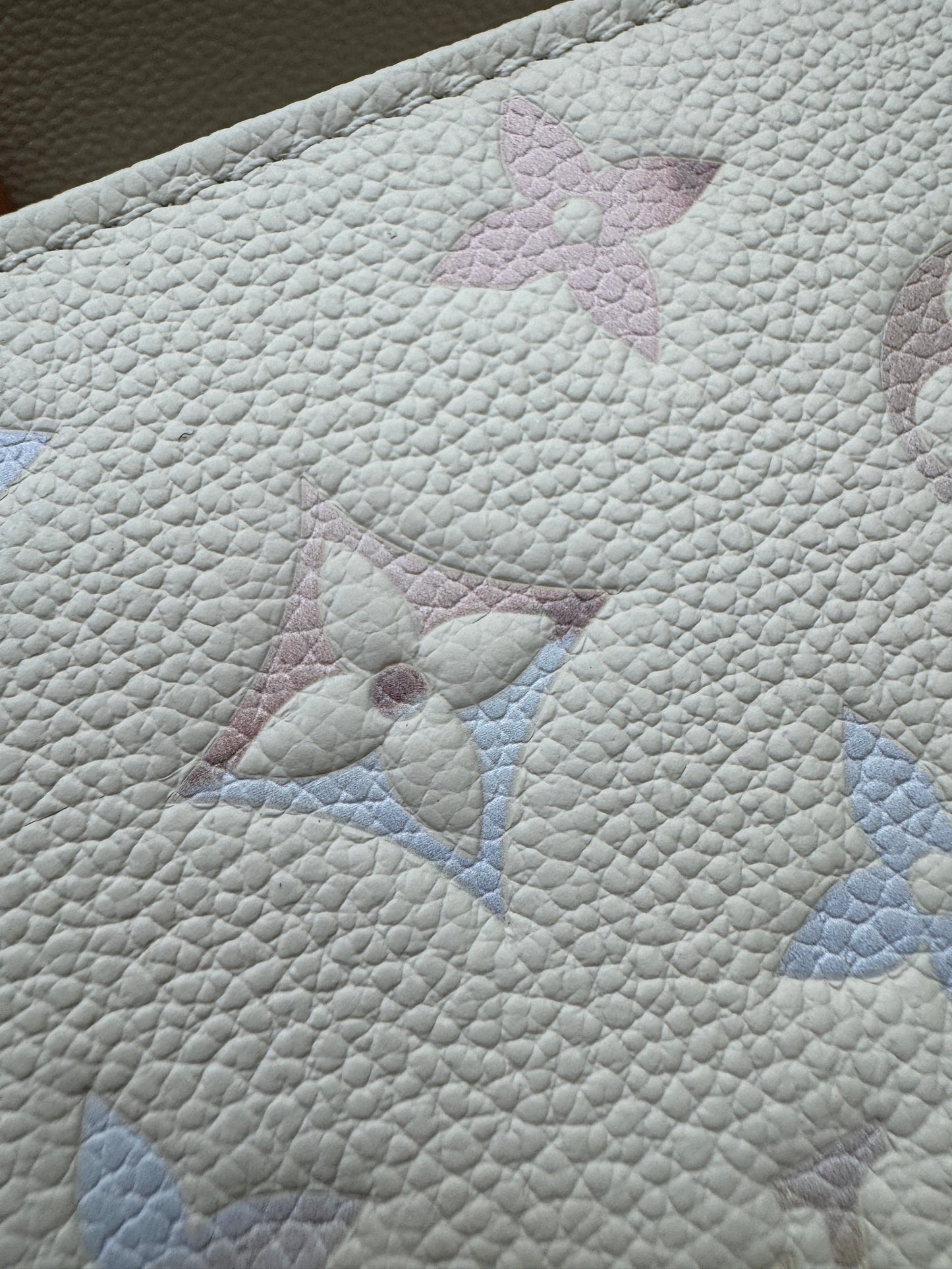 LV Pochette Metis East-West 漸變紫