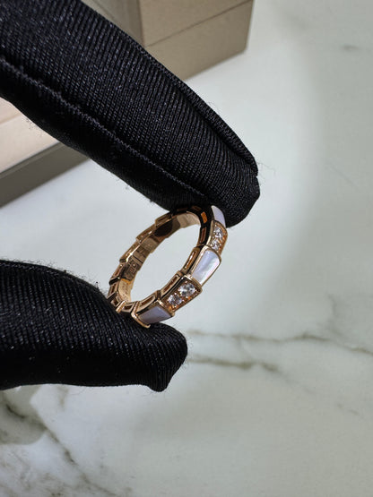 BVLGARI Serpenti 白貝母拼鑽 玫瑰金戒指