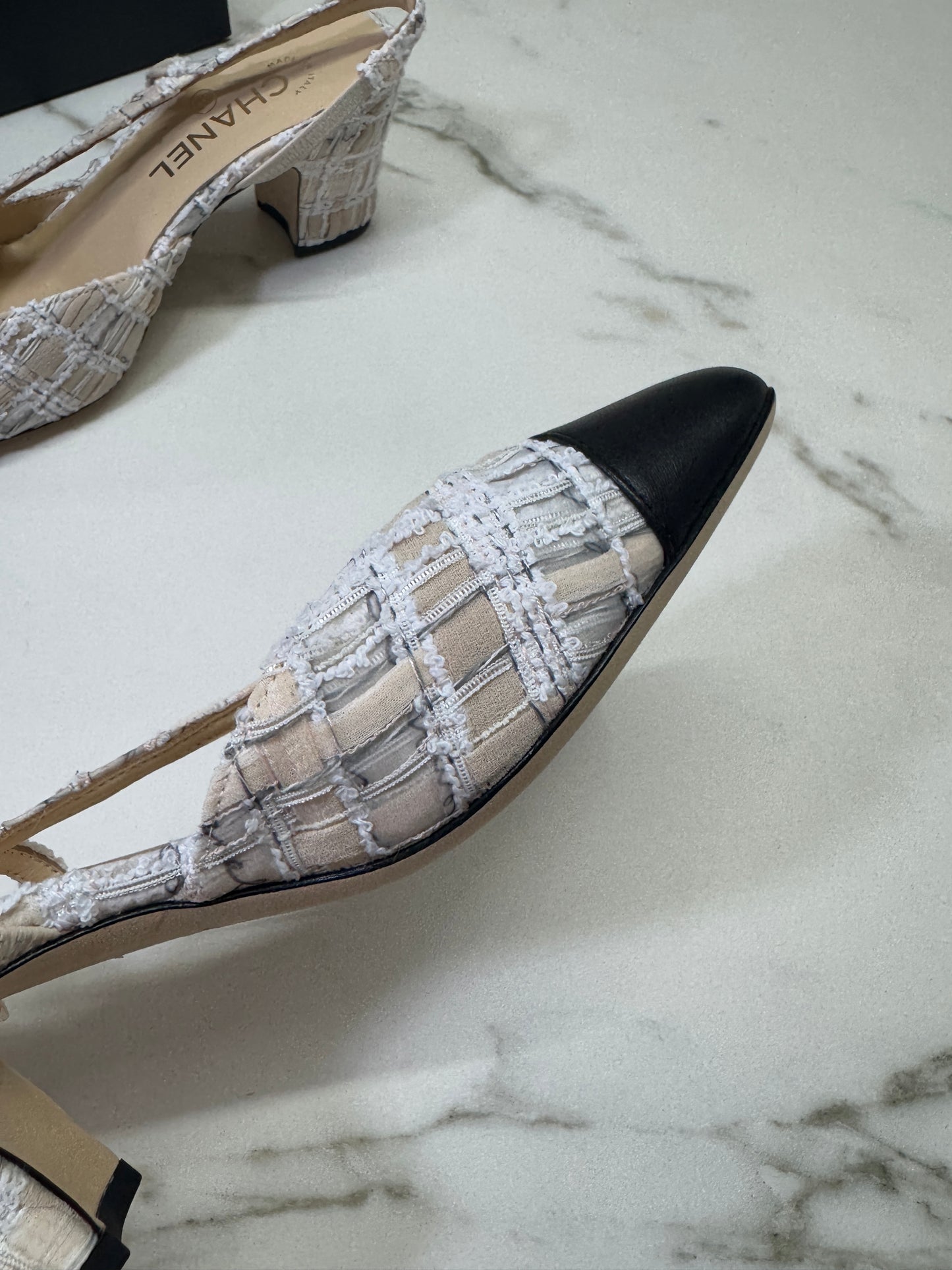 CHANEL 22P蕾絲字母 Slingback