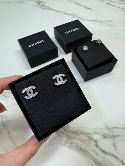 CHANEL 銀色水鑽 Mini耳釘