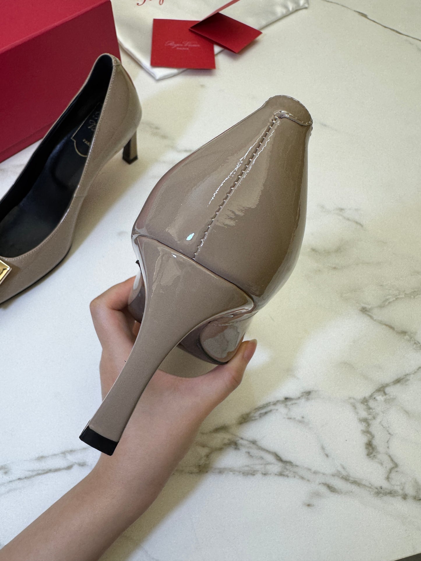 RV Trompette 喇叭跟7cm 漆皮高跟鞋 米灰色